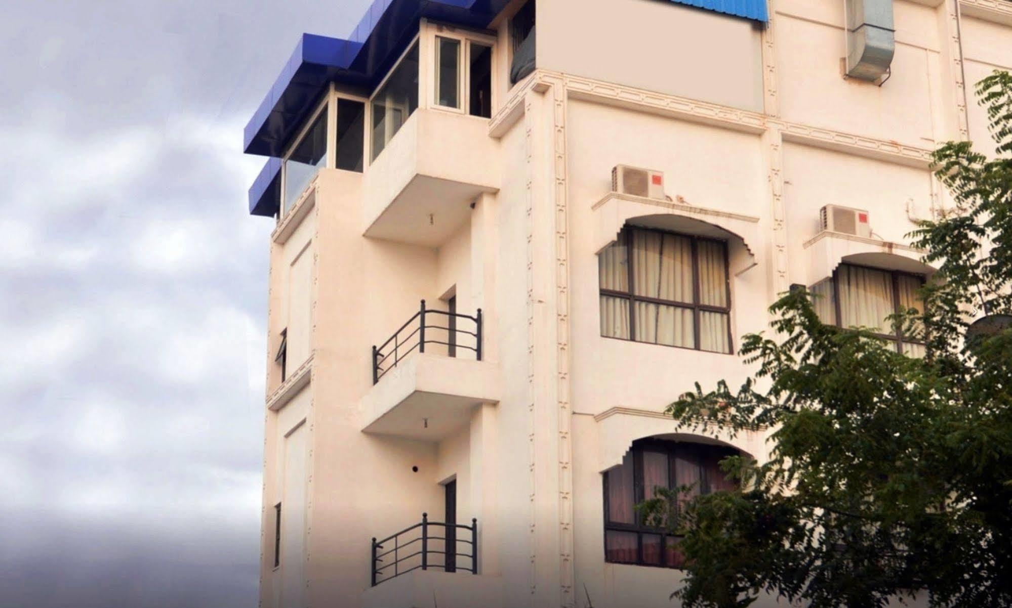 ホテル Genx Banjara Hill 1589 ハイデラバード エクステリア 写真